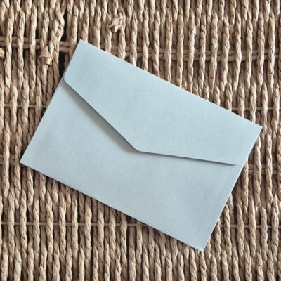 2025/10/1000146438.jpg 16 x 11 cm Envelop Licht Grijs