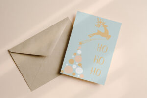 Kerstkaart licht blauw ho ho ho
