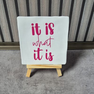 2026/01/1000170788.jpg It Is What It Is tegel