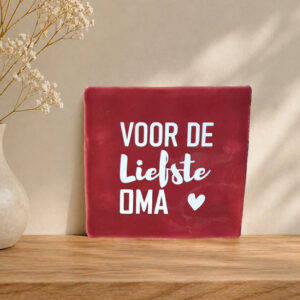 Decoratieve tegel met lieve tekst voor de liefste oma