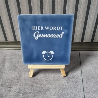 Tegeltje met tekst
Hier wordt gesnoozed