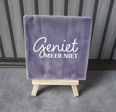 Tegeltje met tekst
Geniet meer niet