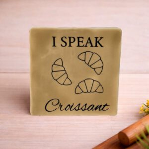 Tegeltje met tekstI speak Croissant