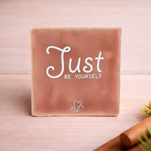 Tegeltje met tekst Just be yourself