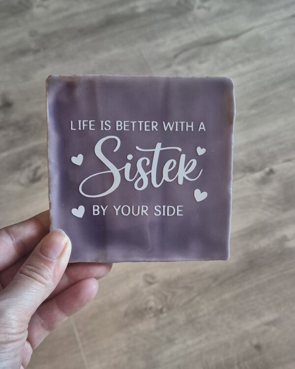 Tegeltje met tekst
Life is better with a sister