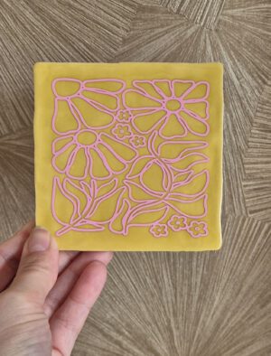 Tegeltje met tekst
Bloemen patroon geel