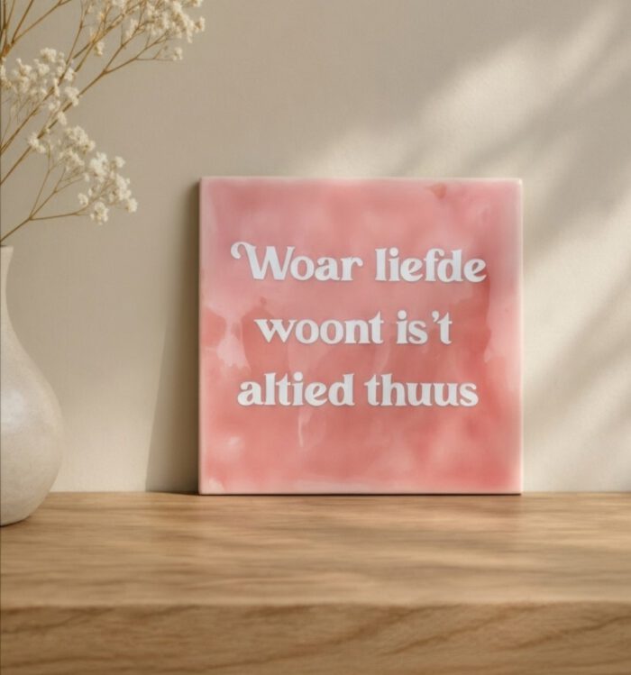 Woar liefde woont is ’t altied thuus
Sallandse spreuk