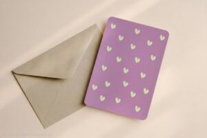Roze wenskaart met hartjes
