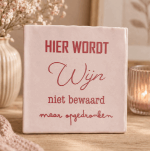 2026/07/1000230034-4.png Wijn tegel – Hier wordt wijn niet bewaard maar opgedronken