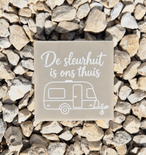 Tegel 'De sleurhut is ons thuis' Beige