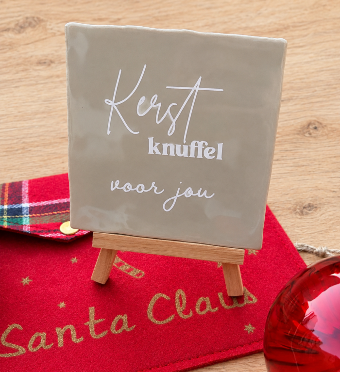 Kerstknuffel tegel beige-wit